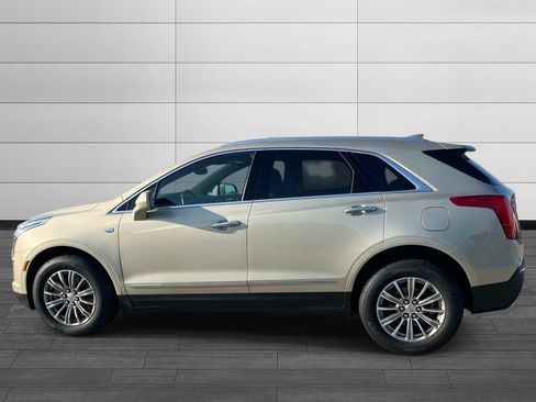 Used 2017 Cadillac XT5 Luxury w/ Driver Awareness Package FWD image 2