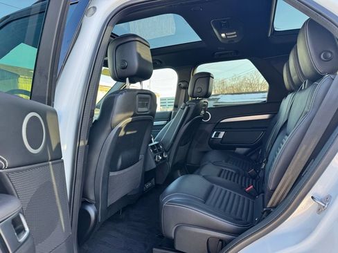 New 2024 Land Rover Discovery Dynamic SE image 7