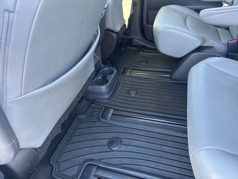 Used 2023 Toyota Sienna XLE image 35