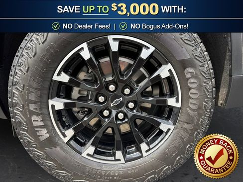 Used 2024 Chevrolet Traverse Z71 AWD/4WD image 13