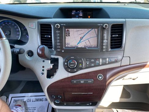Used 2013 Toyota Sienna Limited w/ Premium Pkg FWD image 16