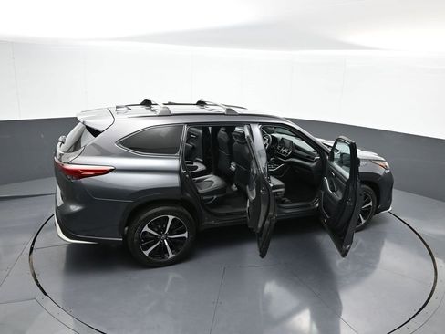 Certified 2021 Toyota Highlander XSE image 46