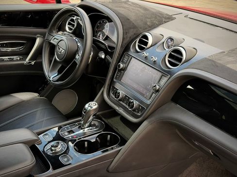 Used 2019 Bentley Bentayga AWD/4WD image 9