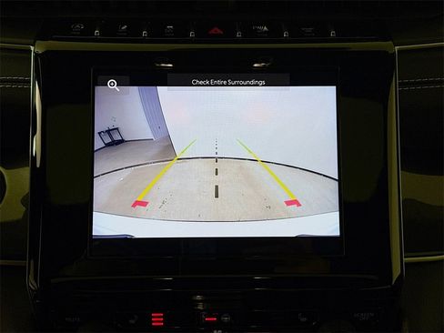 Used 2023 Jeep Grand Cherokee L Laredo image 4