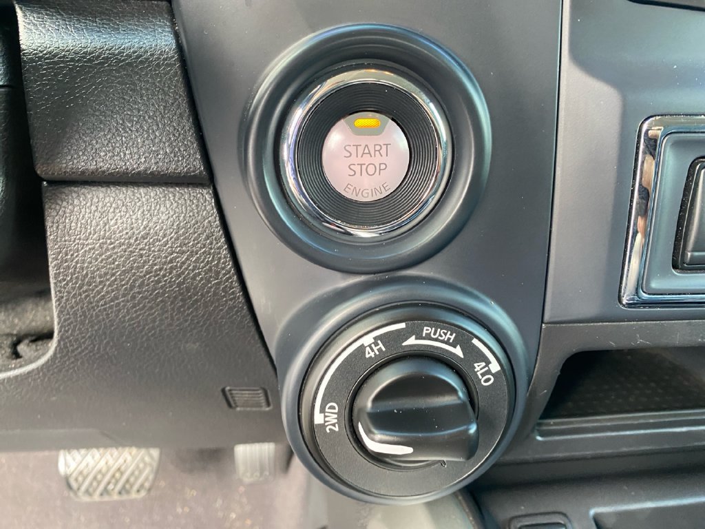 Used 2023 Nissan Titan SV w/ SV Convenience Package AWD/4WD image 17