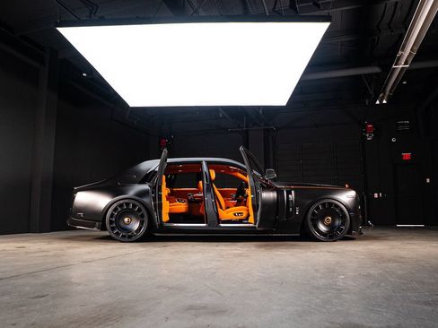Used 2024 Rolls-Royce Phantom Sedan RWD image 19