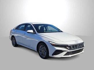 Certified 2025 Hyundai Elantra Blue video 2