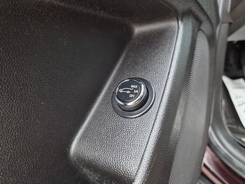 Used 2021 Chevrolet Traverse LT FWD image 16