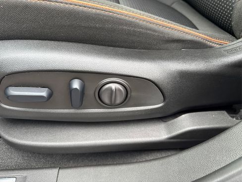 Used 2023 GMC Acadia AT4 image 24