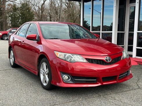 Used 2013 Toyota Camry SE image 1
