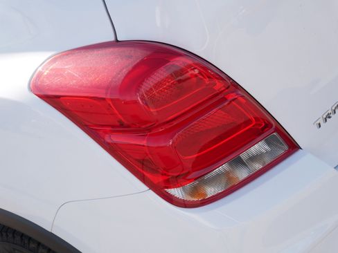 Used 2018 Chevrolet Trax LT w/ LT Convenience Package image 17