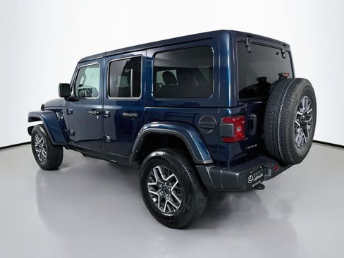 Used 2025 Jeep Wrangler Unlimited Sahara AWD/4WD image 5