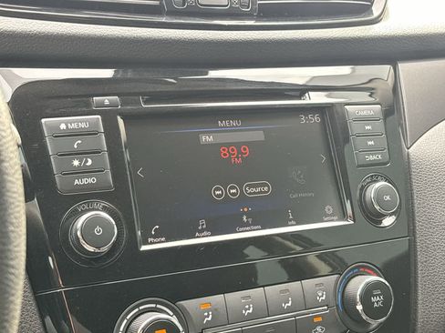 Used 2022 Nissan Rogue Sport S image 17