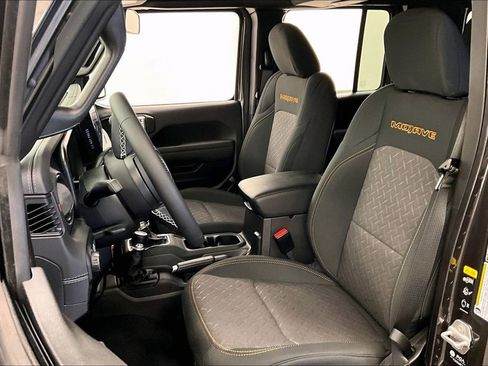 Used 2025 Jeep Gladiator Mojave image 21