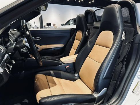 Used 2018 Porsche 718 Boxster RWD image 16