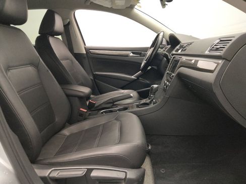 Used 2018 Volkswagen Passat 2.0T SE w/ SE Lighting Package image 21