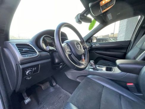 Used 2019 Jeep Grand Cherokee Altitude image 11