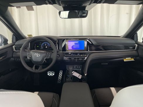 New 2026 Toyota Camry Hybrid AWD/4WD image 10