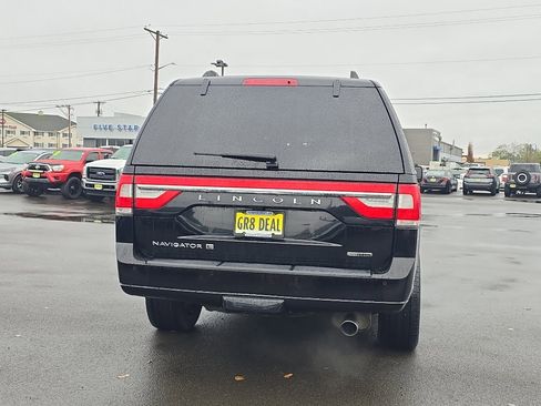 Used 2016 Lincoln Navigator L Select image 8