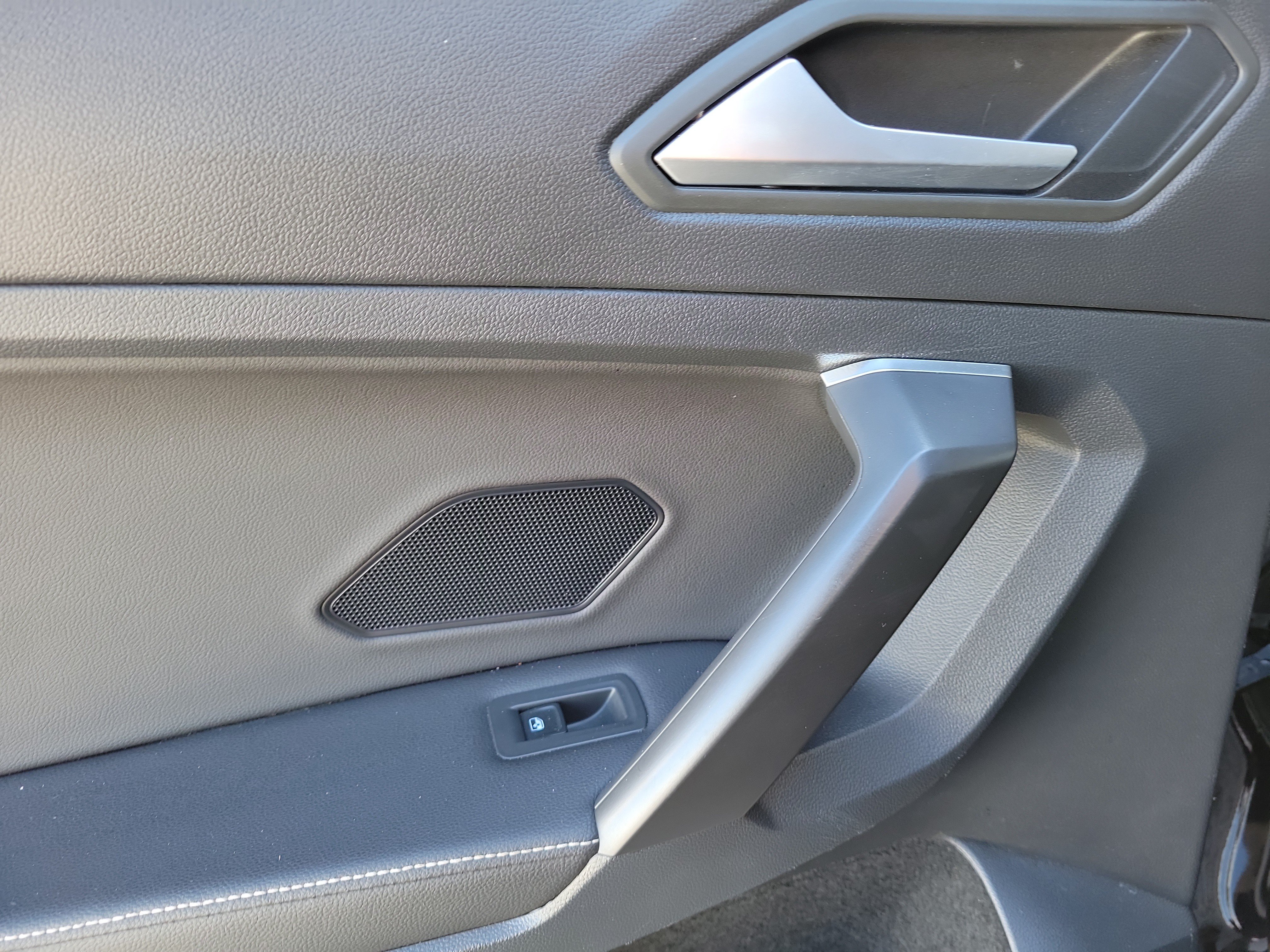 Used 2022 Volkswagen Tiguan S FWD image 19