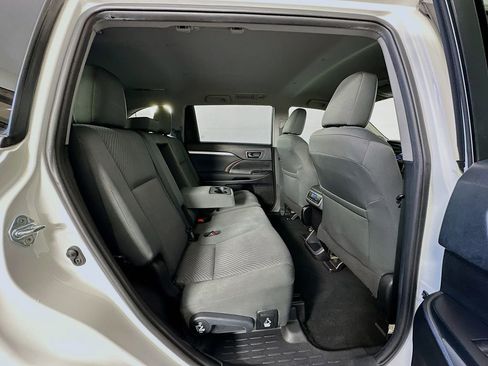 Used 2019 Toyota Highlander LE image 26