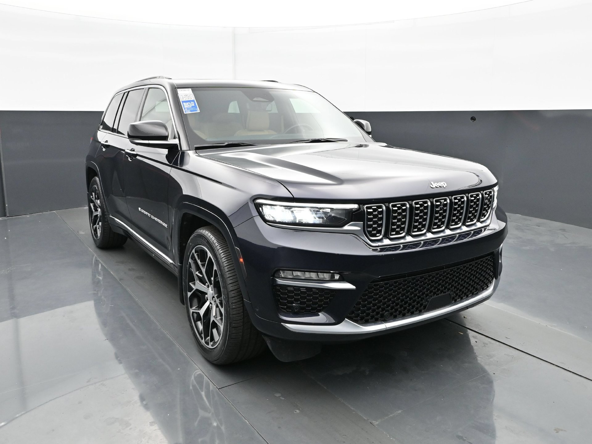 Used 2024 Jeep Grand Cherokee Summit AWD/4WD image 11