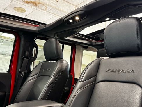 Used 2024 Jeep Wrangler Sahara w/ Technology Group image 9