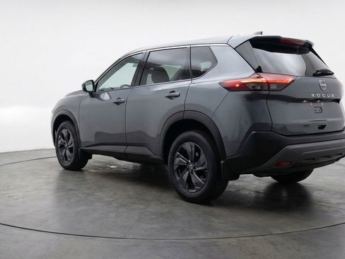 Used 2025 Nissan Rogue SV image 6