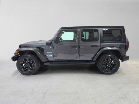 Used 2022 Jeep Wrangler Unlimited Sahara AWD/4WD image 6