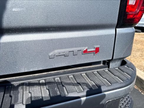 Used 2025 GMC Sierra 1500 AT4 w/ Technology Package AWD/4WD image 25