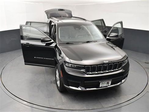 Used 2023 Jeep Grand Cherokee L Limited w/ Luxury Tech Group II image 24