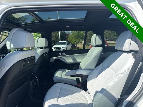 Used 2025 BMW X7 xDrive40i w/ Climate Comfort Package image 19