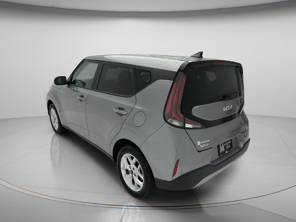 Used 2025 Kia Soul LX w/ LX Technology Package FWD image 5