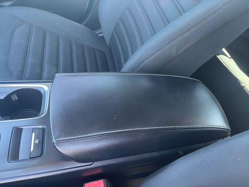 Used 2019 Ford Fusion SE FWD image 20
