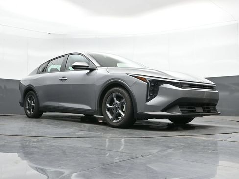 Used 2025 Kia K4 FWD image 40