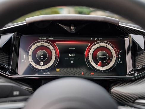 Used 2025 Aston Martin Vanquish image 6