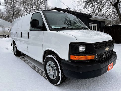 Used 2014 Chevrolet Express 2500 image 3