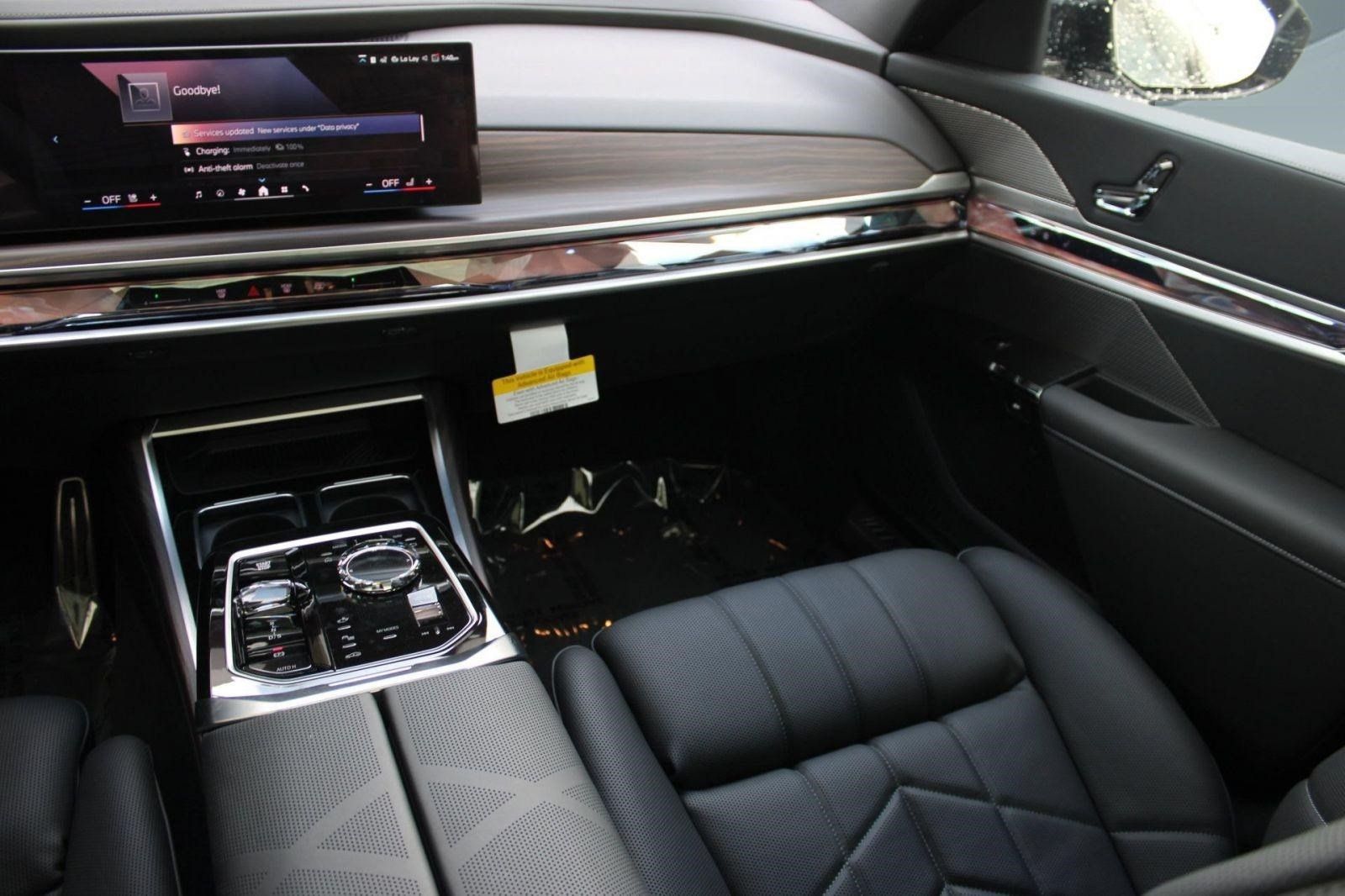 Used 2026 BMW 750e xDrive AWD/4WD image 31