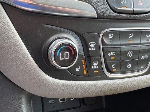 Used 2022 Chevrolet Equinox LT FWD image 22