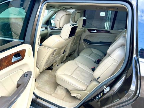 Used 2013 Mercedes-Benz GL 550 4MATIC image 11