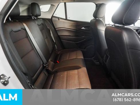 Used 2025 Chevrolet Trax LT FWD image 20