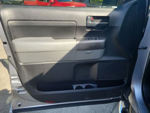 Used 2012 Toyota Tundra SR5 w/ SR5 Pkg image 12