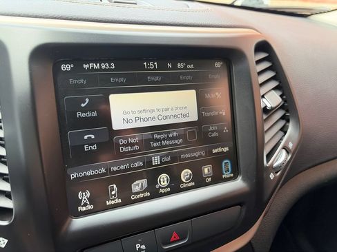 Used 2018 Jeep Cherokee Limited AWD/4WD image 10