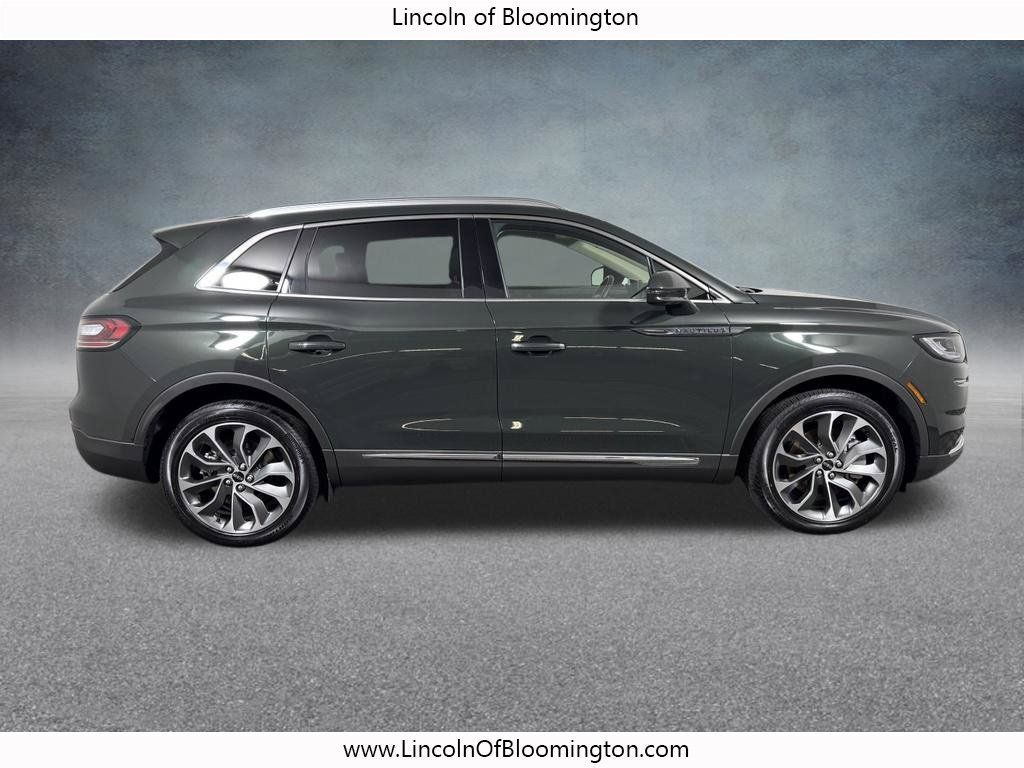 Used 2023 Lincoln Nautilus Reserve AWD/4WD image 7