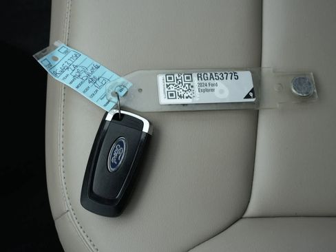Used 2024 Ford Explorer XLT w/ Equipment Group 202A RWD image 24