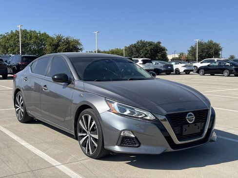 Used 2022 Nissan Altima 2.5 SR FWD image 1