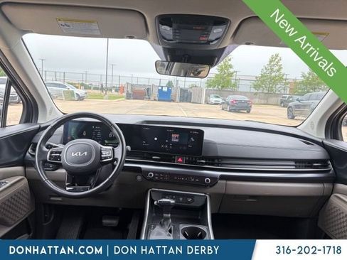 Used 2025 Kia Carnival FWD image 5