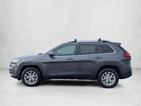 Used 2016 Jeep Cherokee Latitude w/ Cold Weather Group image 2