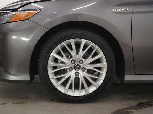 Used 2020 Toyota Camry XLE image 30