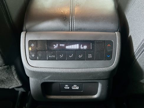 Used 2025 Nissan Pathfinder SV FWD image 28